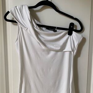 NWT Zesica Whie One-Shoulder Top